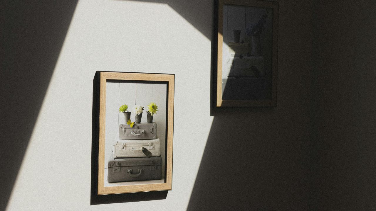 How to Choose the Right Photo Frame for Your Home Interiors